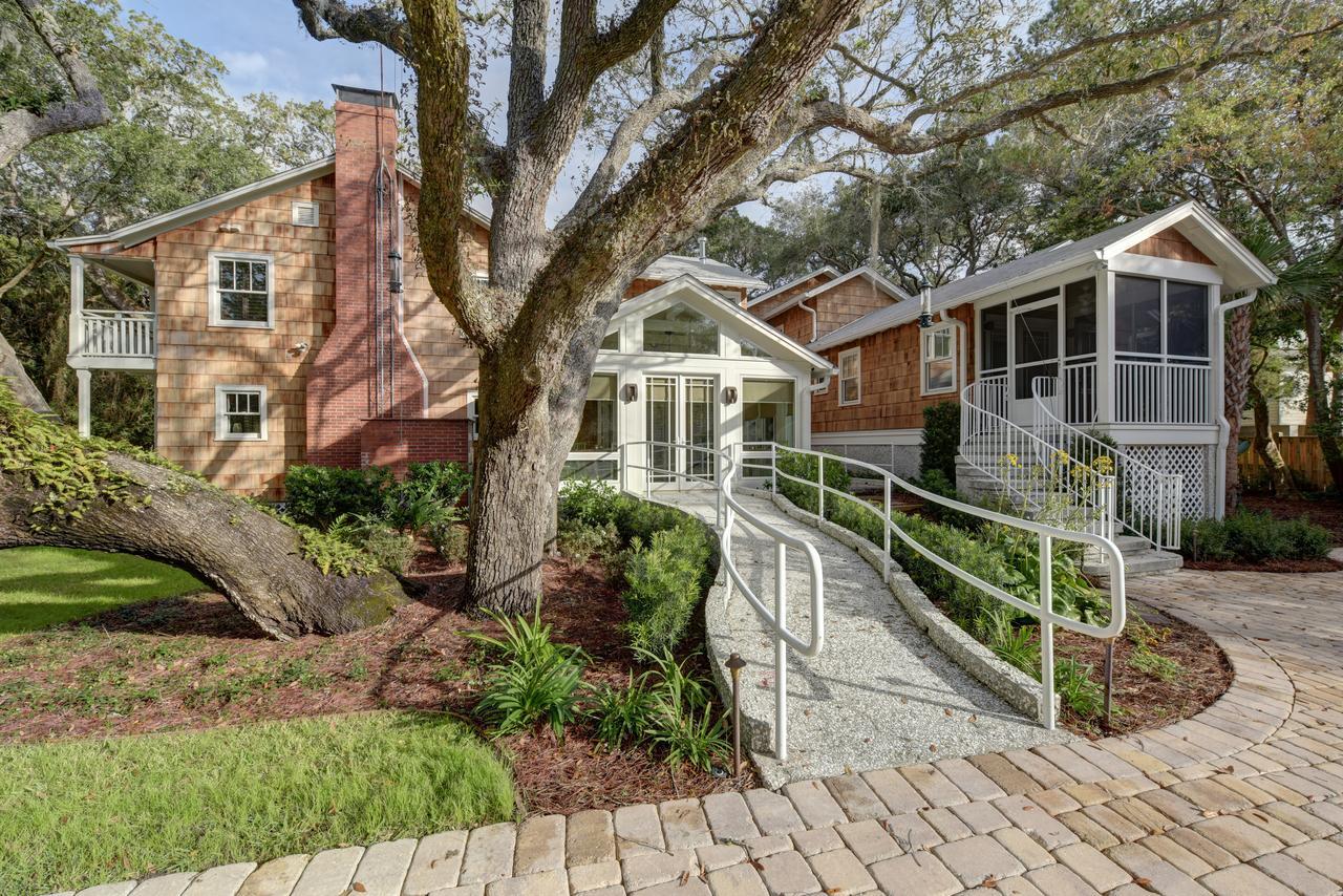 The Grey Owl Inn St. Simons Island Exterior photo